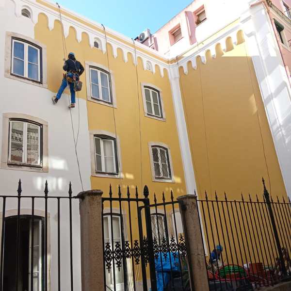 Reparação e impermeabilização de edifícios históricos. Lisboa